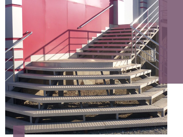 Лестницы для магазина в Ахтубинске — изготовление и монтаж