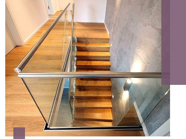 Перила для лестницы в доме — изготовление и монтаж в Ахтубинске