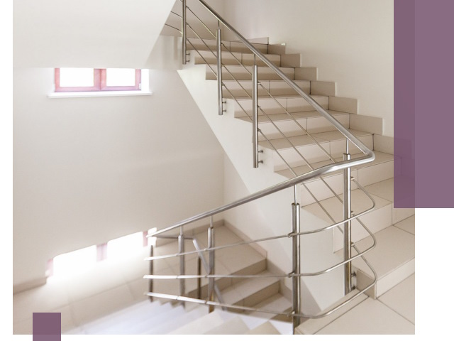 Установка и замена перил в подъезде в Ахтубинске