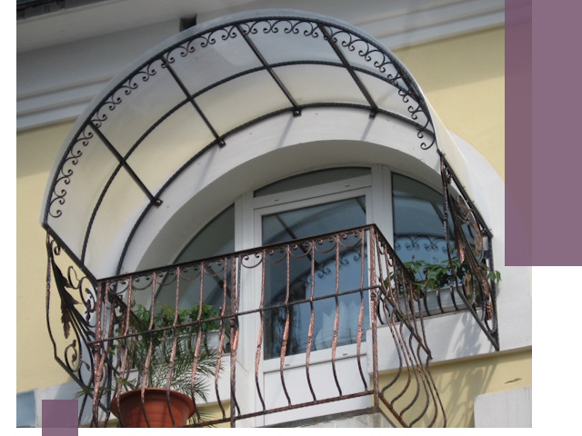 Козырьки над балконом в Ахтубинске — изготовление и монтаж