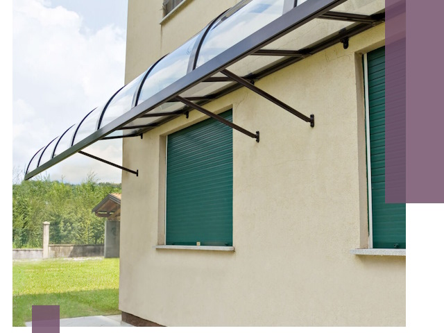 Козырьки над окнами в Ахтубинске — изготовление и монтаж по выгоде